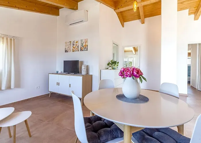 Nura's - Casa El Tro *